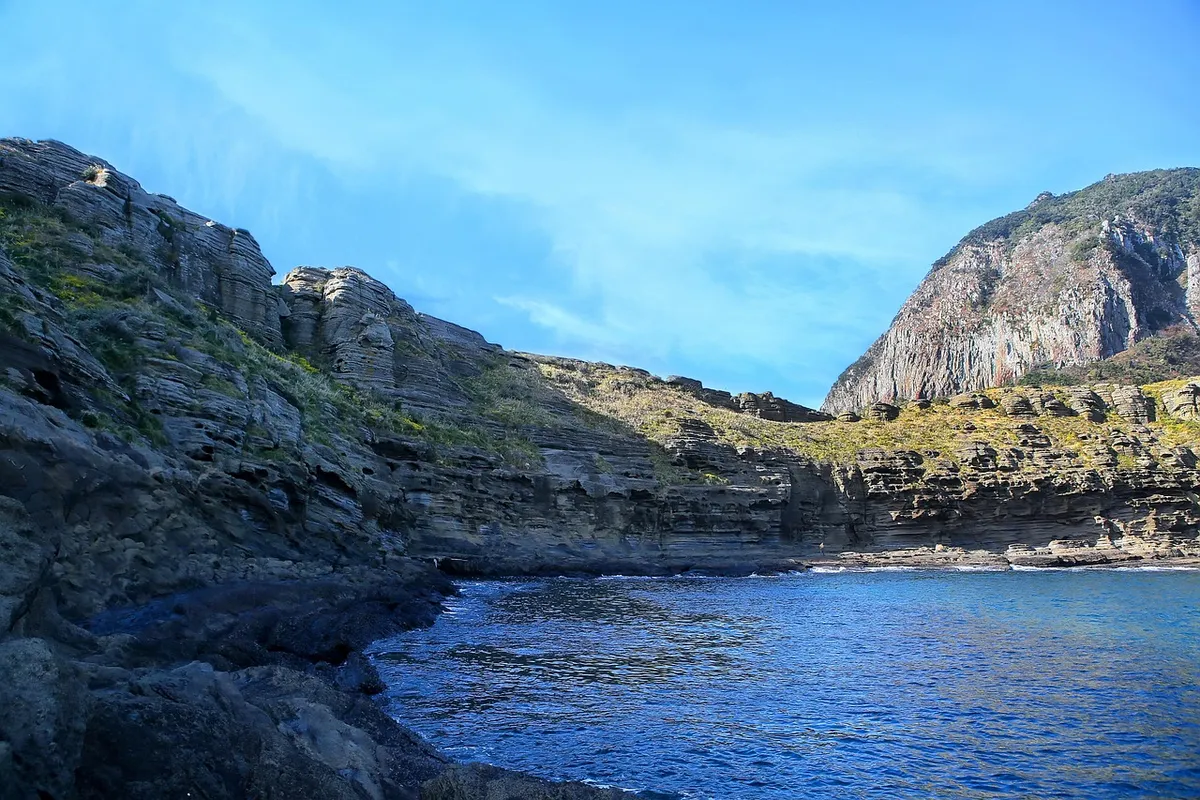 永美里海岸，島，海洋，海岸，海岸線，峭壁，岩石海岸，山，山嶽，風景，自然，旅遊勝地，景點，旅遊，濟州海，SEO