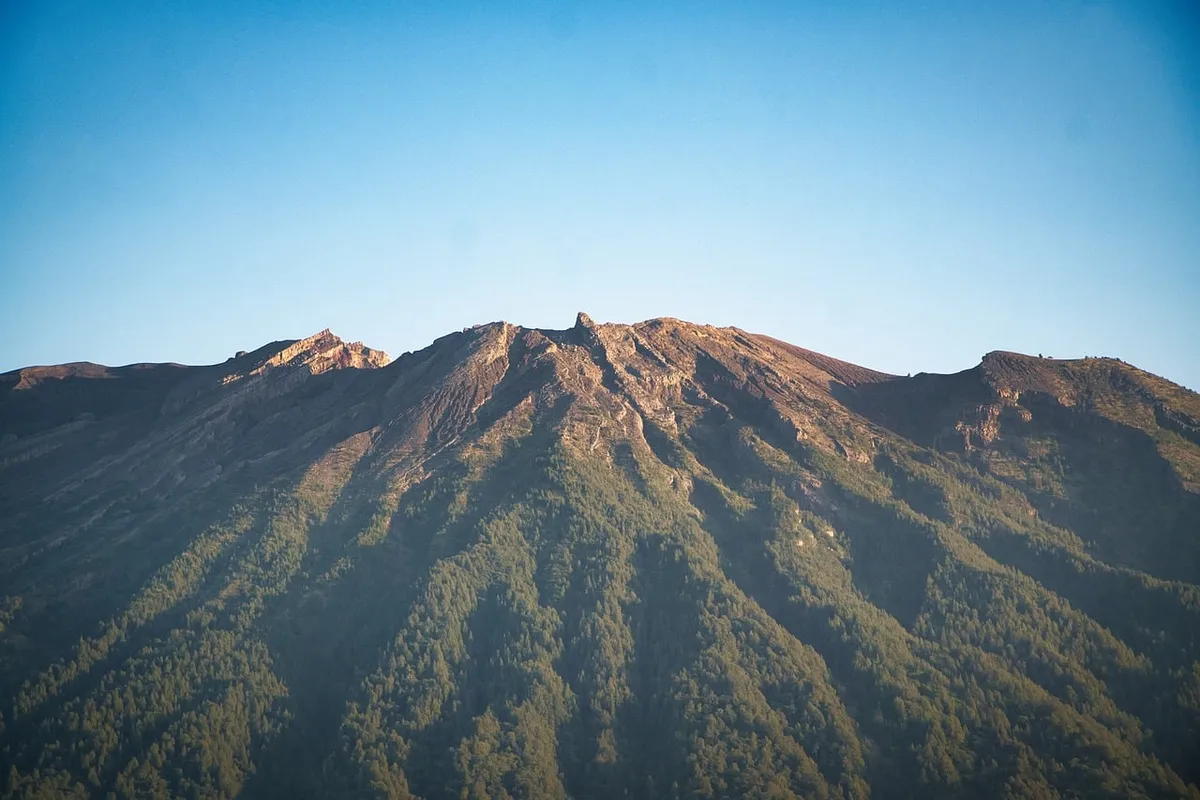 火山、自然、火山口、阿貢、巴釐島、印度尼西亞、山巒、森林、徒步、天空、自然、山頂、地質、全景、黎明、火山、旅遊、自然