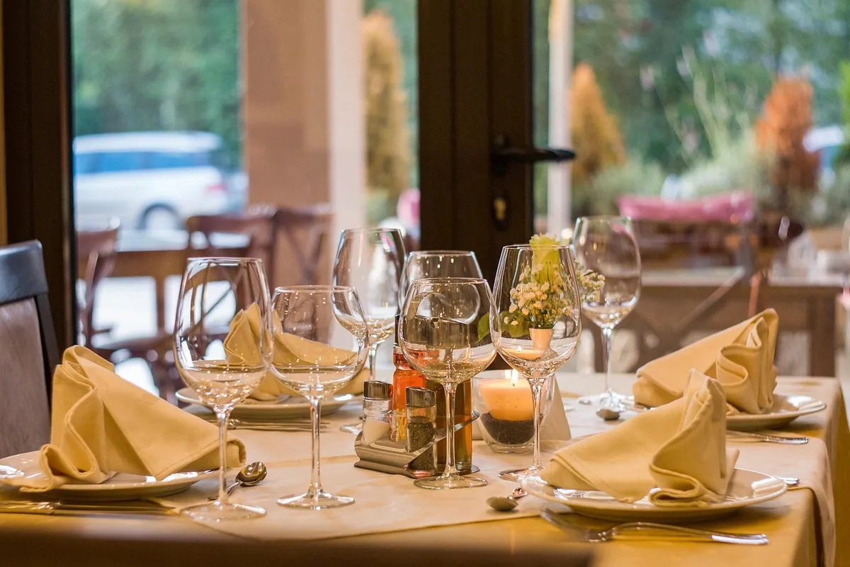 restaurant, table setting, table, glassware, stemware, wine glasses, glasses, plates, napkin, set-up, dinner, dining, service, lunch, restaurant, restaurant, re