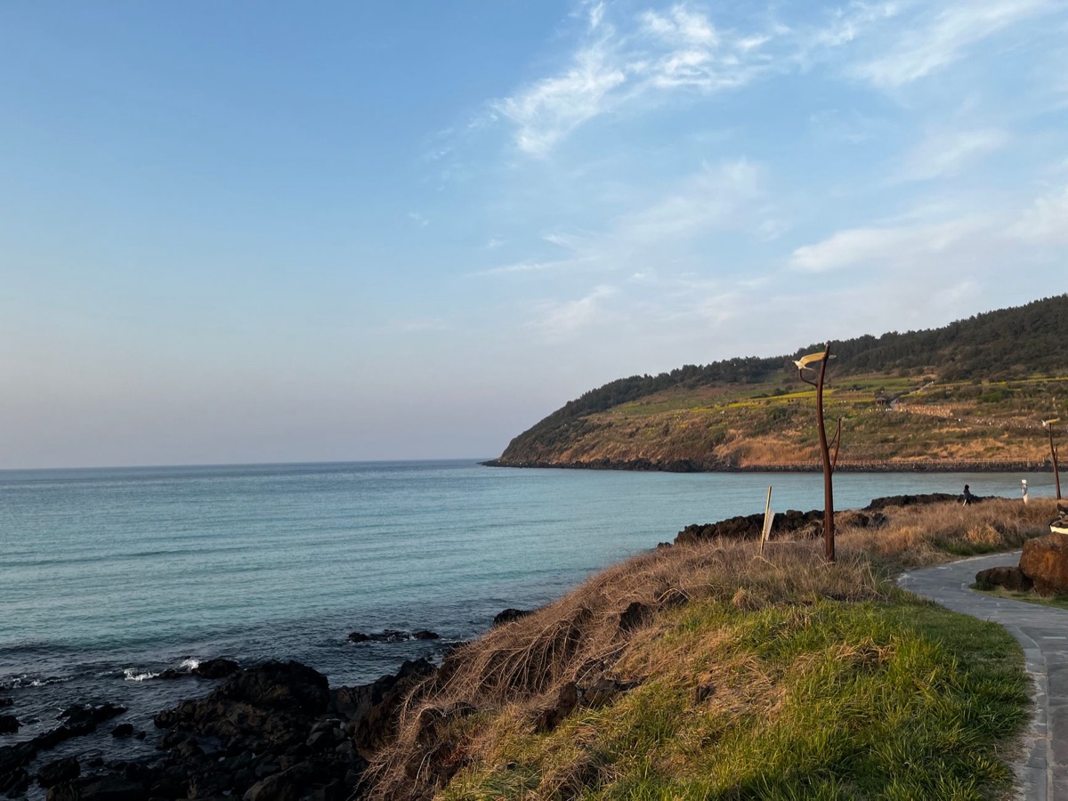 Versteckter Strand im Westen von Jeju