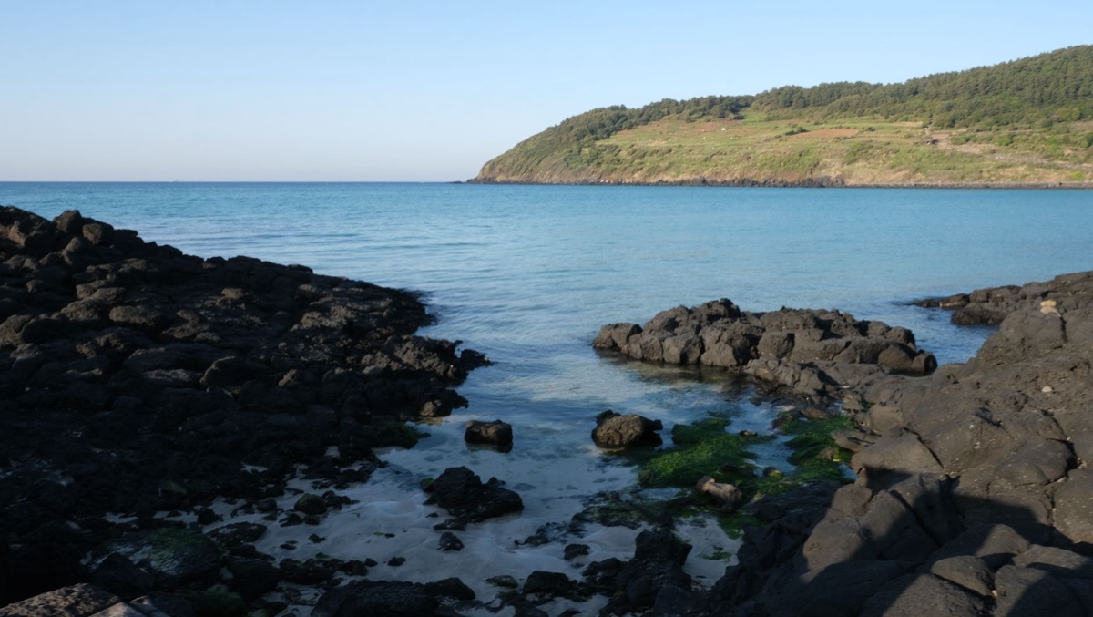 制州西側の浜
