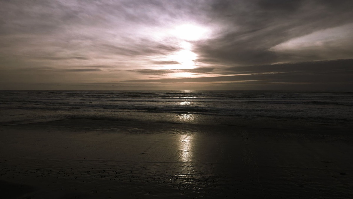 Il tramonto: un'esperienza visiva straordinaria sulle spiagge occidentali di Jeju.