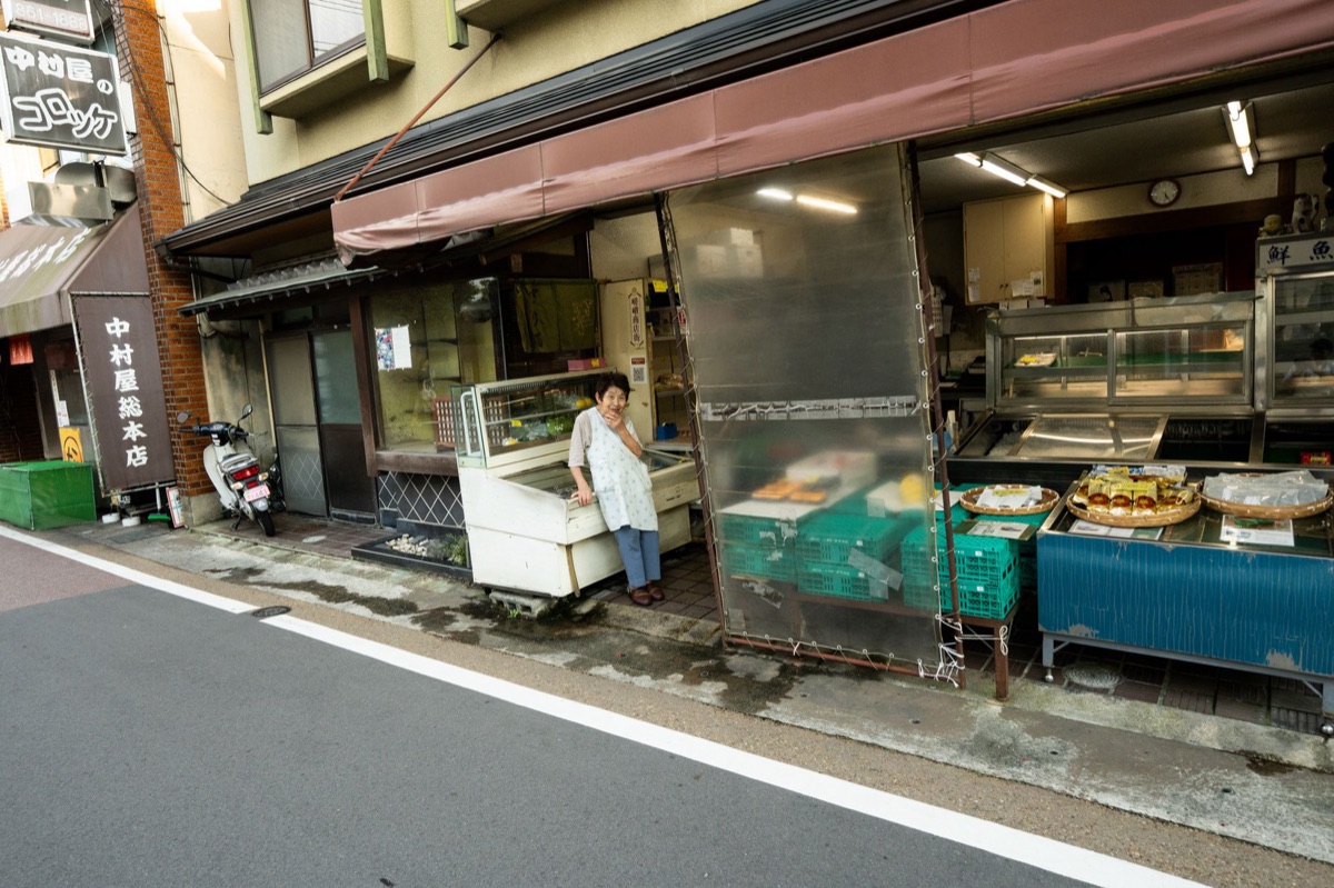 地元グルメ方法 10年変わらぬ味を守る名店を見つけるコツ